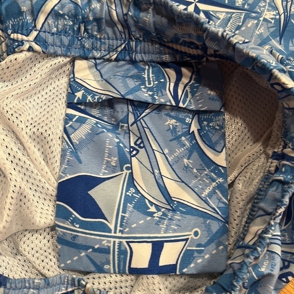 VINEYARD vines mens sailing print swim trunks size small. - Picture 9 of 11